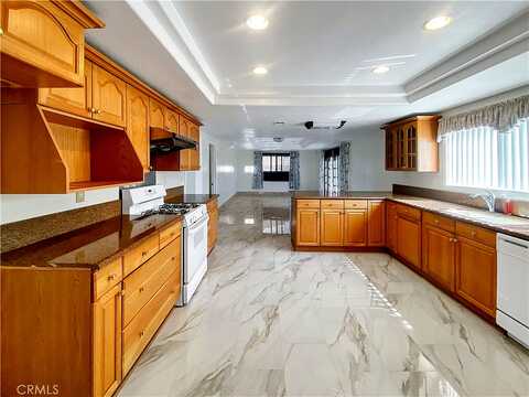 Olathe, APPLE VALLEY, CA 92307