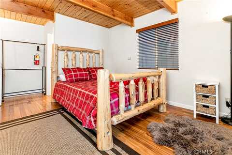 Vista, SUGARLOAF, CA 92386