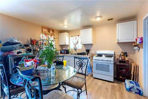 White, BARSTOW, CA 92311