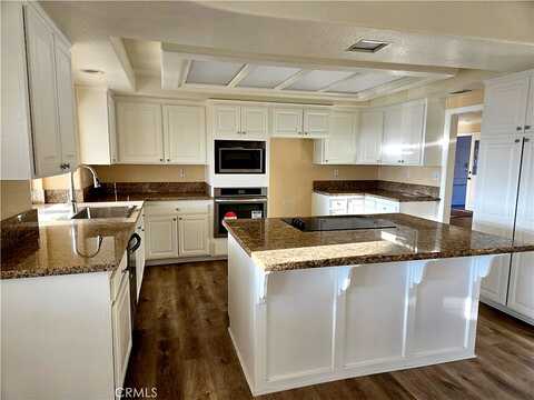 Oneida, APPLE VALLEY, CA 92307