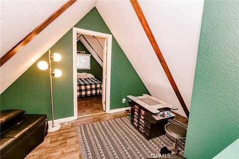 Holmes, SUGARLOAF, CA 92386