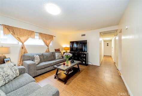 Oak, INGLEWOOD, CA 90301