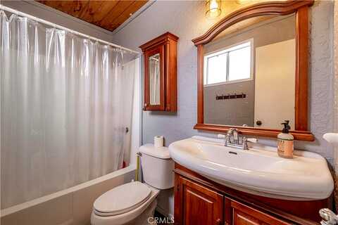 Vista, SUGARLOAF, CA 92386