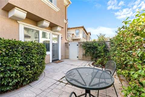 Brescia, VALENCIA, CA 91354