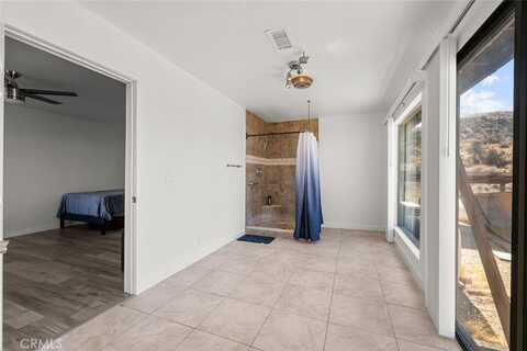 157Th, LLANO, CA 93544