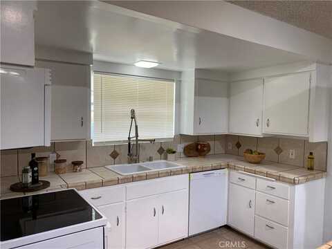 Martinez, YUCCA VALLEY, CA 92284