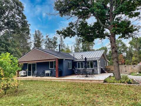 2582 E Pioneer Road, Roscommon, MI 48653