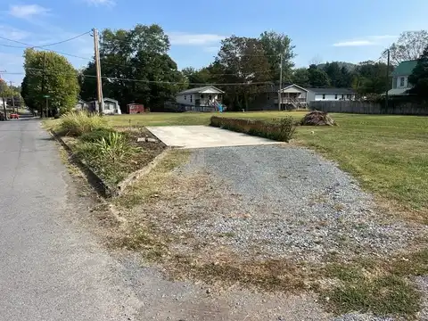 142 WASHINGTON STREET, ALDERSON, WV 24910