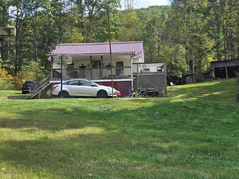 1680 Packs Branch Rd, MT. HOPE, WV 25880