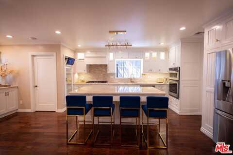 6449 Radford Ave, North Hollywood, CA 91606