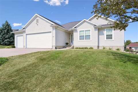 2810 Bullis Dr, Marion, IA 52302