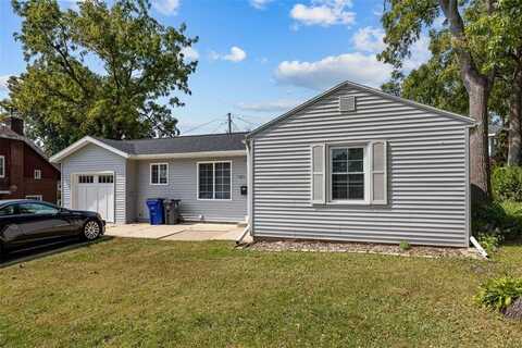 1321 Elmhurst Drive NE, Cedar Rapids, IA 52402
