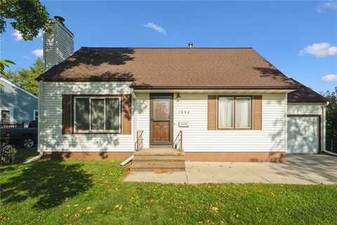 1600 Henderson Dr, Marion, IA 52302