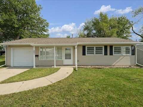 4851 Ford Avenue NW, Cedar Rapids, IA 52405