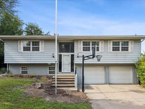 2100 Knollshire Road NE, Cedar Rapids, IA 52402