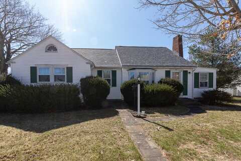 32 Maplewood Street, Old Saybrook, CT 06475