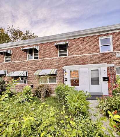 40 Court D, unit 215 Avenue, Bridgeport, CT 06610