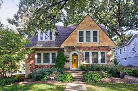 1525 Germania Drive, Des Moines, IA 50311
