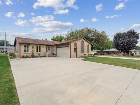 1403 E First, Dyersville, IA 52040