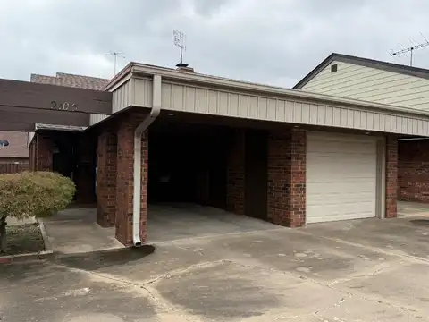 2105 Camelot Dr, Enid, OK 73703
