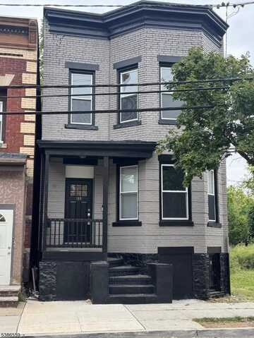 184 Hickory St, Orange, NJ 07050