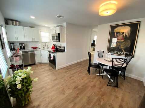 9313 Ventnor Ave, Margate City, NJ 08402