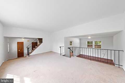 52 COLLEEN CIRCLE, EWING, NJ 08638