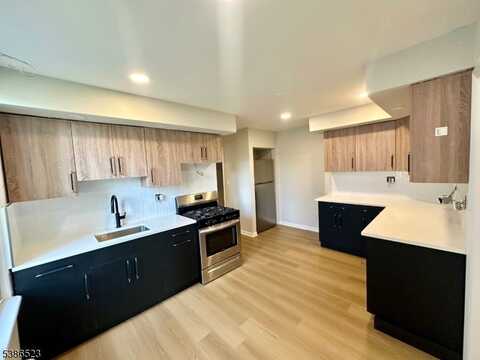 6 Swaine Pl, West Orange, NJ 07052