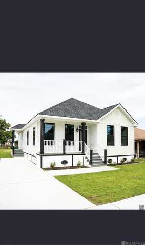 1030 Estalote Avenue, Harvey, LA 70058