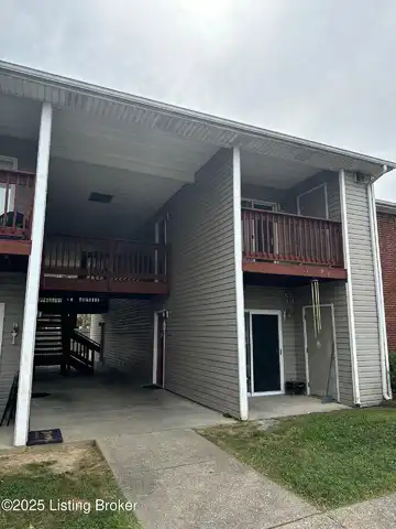 4109 Blue Lick Ct, Louisville, KY 40229