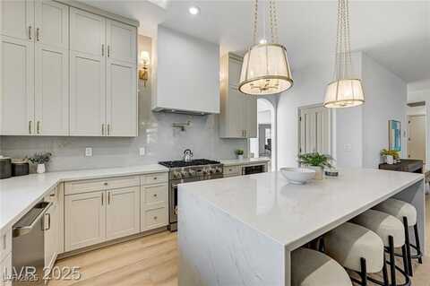 2105 Lookout Point Circle, Las Vegas, NV 89117