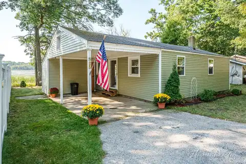 305 McNitt Road, Manistee, MI 49660