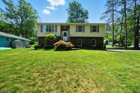 30 Lakeshore Dr, Vernon, NJ 07422
