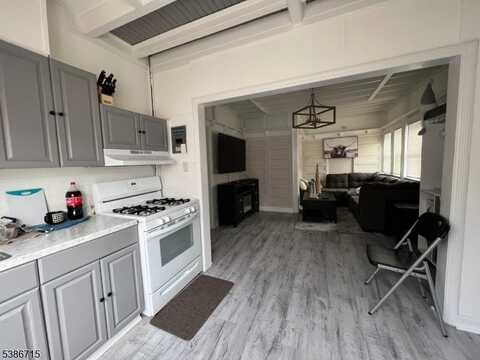 324-326 Summer Ave, Newark, NJ 07104