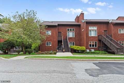 5 Port Royal Dr, Vernon, NJ 07462