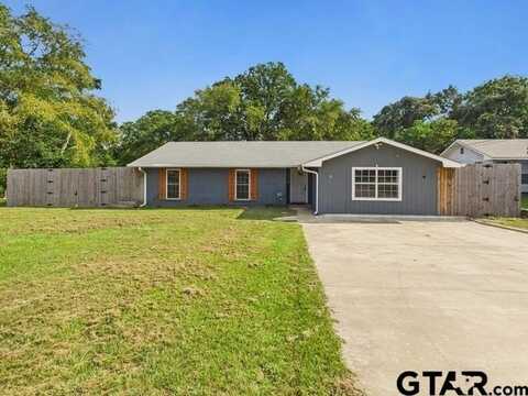 200 Holme St, Palestine, TX 75803