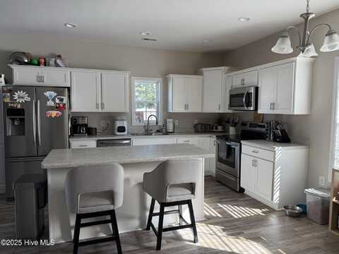 107 Shagbark Court, Jacksonville, NC 28546