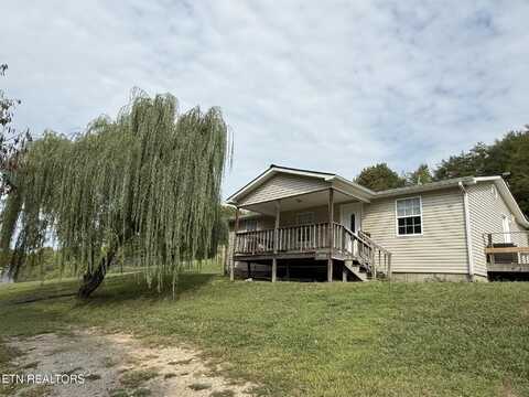 1327 Pinecrest Rd, Jacksboro, TN 37757