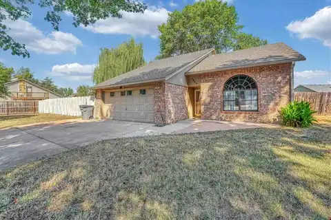 1004 NE Bob White Rd, Lawton, OK 73501