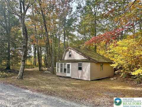 141 Hobday Road, Hawley, PA 18428