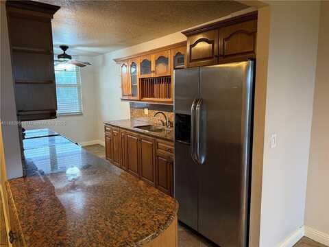250 Jacaranda Dr, Plantation, FL 33324