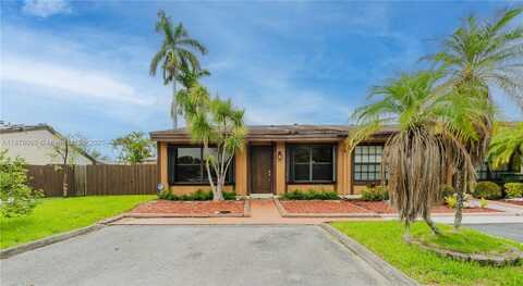 2290 Oak Ct, Pembroke Pines, FL 33026
