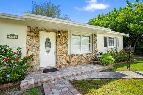 undefined, Hollywood, FL 33024