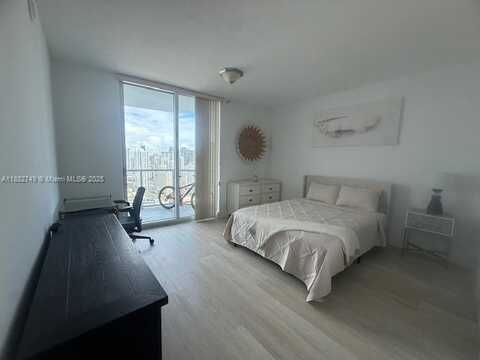 185 SW 7th St, Miami, FL 33130