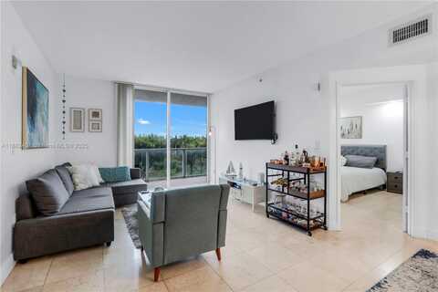 5077 NW 7th St, Miami, FL 33126