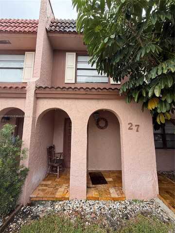 27 Laredo Pl, Davie, FL 33324