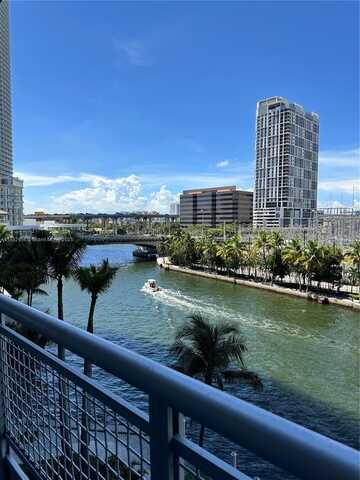 690 SW 1st Ct, Miami, FL 33130