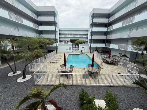 8261 NW 8th St, Miami, FL 33126
