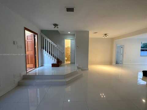 10812 Nw 51 st ln, Doral, FL 33172