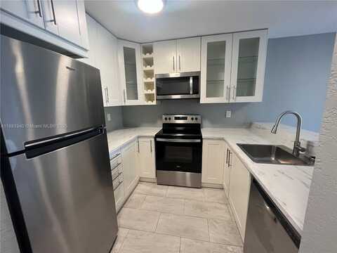 8145 NW 7th St, Miami, FL 33126